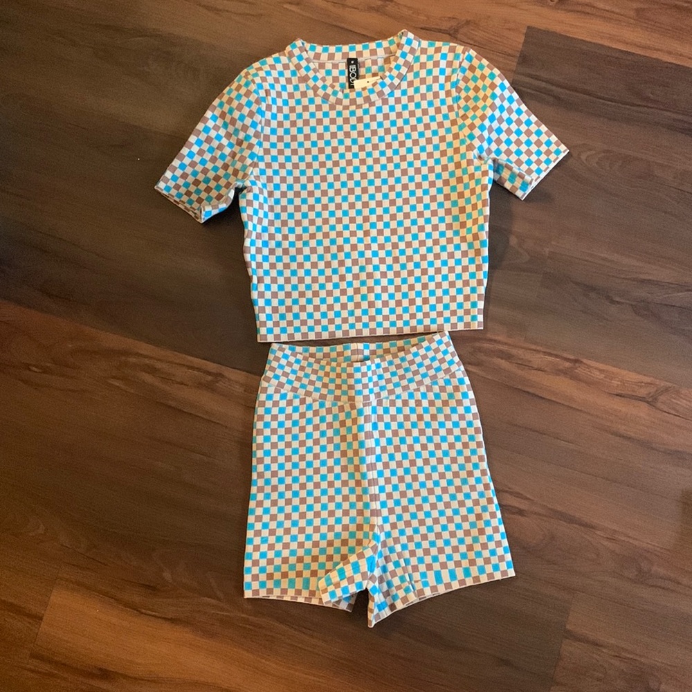 Checkered set . Small bottoms medium top , never worn tags still on